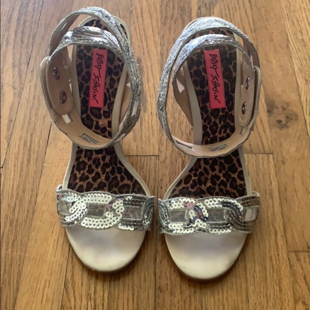 Betsy Johnson Silver Sequin Heels Size 8
